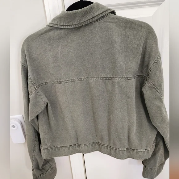 Old Navy cropped jacket, size small NWOT - Picture 2 of 6
